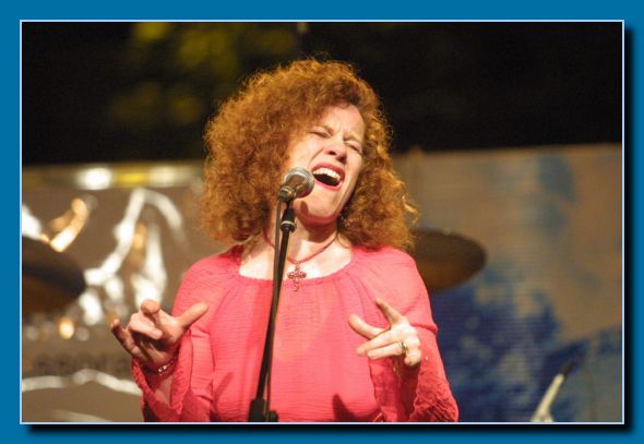 00_sarah Jane Morris2